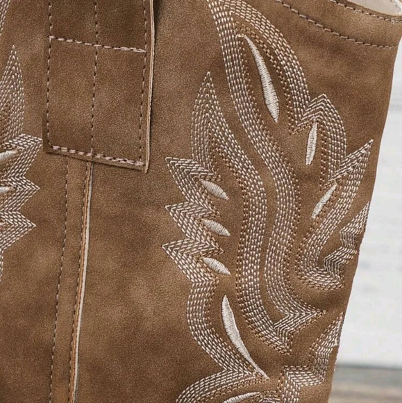 Women's Brown Embroidered Western Ankle Boots, Cowboy Boots - Picture 6 of 7